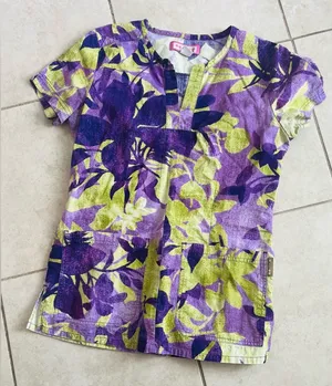 Koi Scrub Top Purple Size XS thumbnail 1
