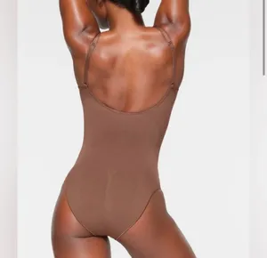 SKIMS BOXED Sculpting Bodysuit M thumbnail 4