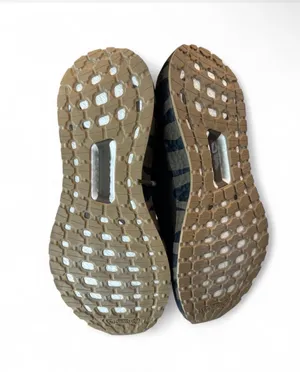 Adidas Primeblue sneakers with gray and black chevron pattern #running #chevron thumbnail 3