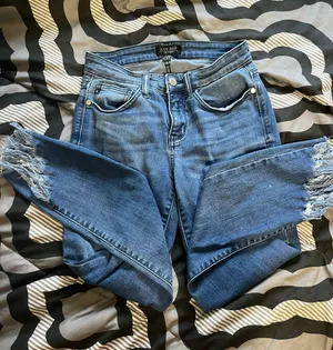 Skinny Jeans thumbnail 1