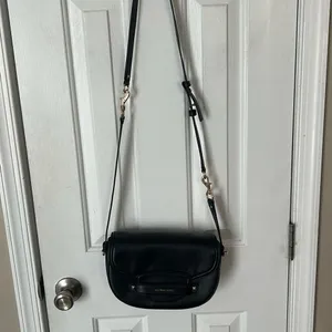 Michael Kors Cary Leather Saddle Crossbody bag Magnetic flap closure bag black h thumbnail 11