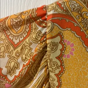 Vici M NWOT Yellow and Orange Paisley Button-Up Shirt thumbnail 9