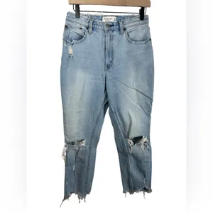 Abercrombie High‎ Rise Mom Jeans Size 28 Distressed Light Wash Raw Hem Denim thumbnail 2