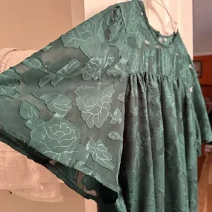 Amazon brand green lace short sleeved top thumbnail 3