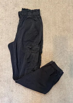 American Eagle Vintage Grey Elastic Waist Cargo Pants Size 6 thumbnail 1