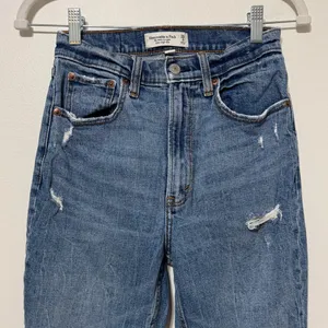Abercrombie & Fitch The Ankle Straight Ultra High Rise Curve Love Size 26 / 2 thumbnail 3