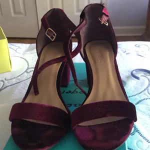 Bamboo velvet Maroon heels! thumbnail 2