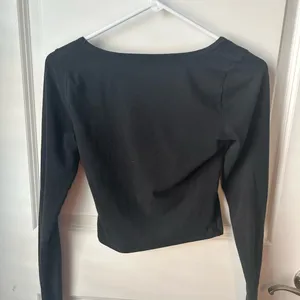 Hollister black long sleeve crop top size small thumbnail 2