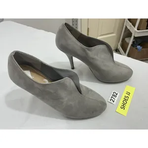 Womans Apt 9 Ellinore Size 10 M Gray Faux Suede Pull On Heel Ankle Bootie thumbnail 2
