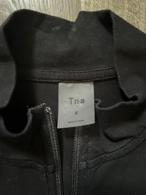 Aritzia Black Cropped Tshirt thumbnail 2