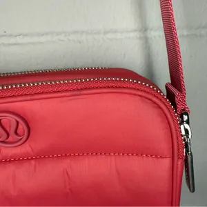 Lululemon Wunder Puff Crossbody Camera Bag 2L in Vintage Rose Crossbody Purse thumbnail 6