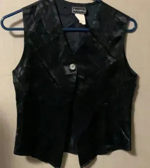 Vest Black thumbnail 1