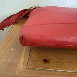 FOSSIL Red Pebble Leather Messenger Medium Crossbody/Shoulder Bag Key Charm thumbnail 10