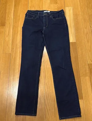 Levi's women’s 724 high rise straight jeans size 30. thumbnail 1