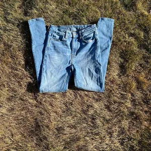 American Eagle Light Wash High Rise Skinny Jeans thumbnail 2