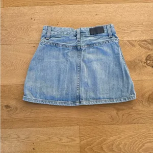 Carmar - Cargo Pocket Denim Mini Skirt in Blue thumbnail 4