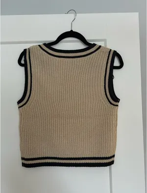 H&M Divided Cropped Sweater Vest thumbnail 4
