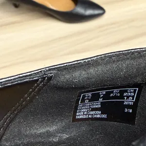 Collection by Clark’s Classic Black Leather Women's Pumps thumbnail 9