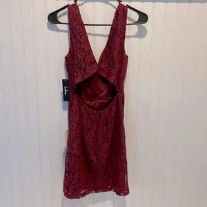 ‎NWT-Burgundy Lace Dress-Size Small thumbnail 2
