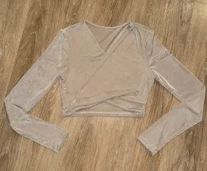 Boutique Long Sleeve Twist Front Top thumbnail 3