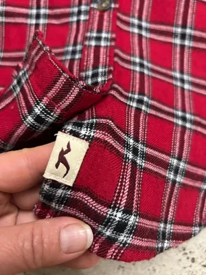 Like New Hollister women soft Red Plaid Button-Up Shirt size S thumbnail 4