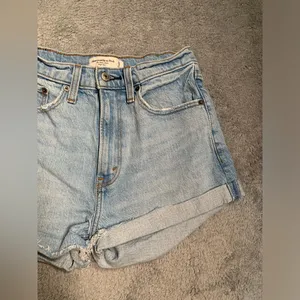 Abercrombie & fitch mom short Denim Shorts 25/0 thumbnail 3