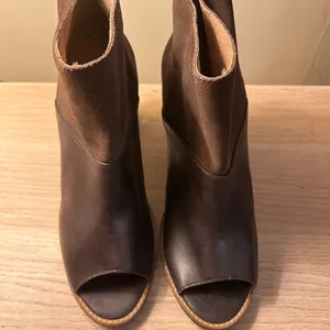 Elegant Dark Brown leather suede Peep-Toe Heeled Boots thumbnail 2