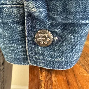 Vintage Denim‎ Shirt 90s Western boho Button Down Floral Detail button medium thumbnail 7