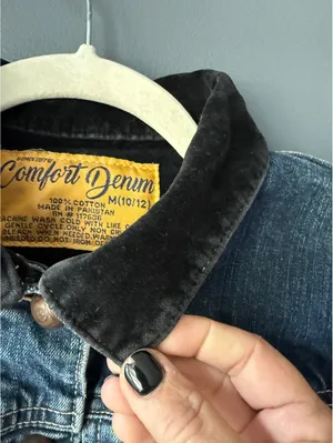 Comfort Denim Girl’s Denim Jacket with Velvet Collar Size M (10/12) thumbnail 4