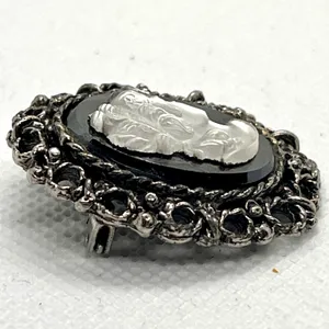 Vintage Black And White Art Glass Cameo Silver Tone Brooch Pin thumbnail 4