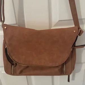 Elegant Tan Crossbody Bag thumbnail 1