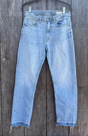 Woman’s Zara Light Blue High Rise Straight Jeans Raw Hem Size 4 thumbnail 1
