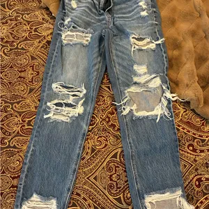 American Eagle Outfitters Women's Ripped Blue Mom Jeans!!! thumbnail 2