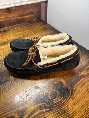 UGG black Dakota Moccasin Slippers Women Size 8 thumbnail 2