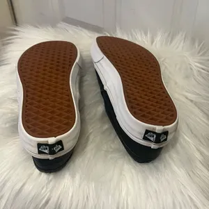 ⸻ Descripción (en inglés): Vans Classic Slip-On – Unisex Size 7 Men / 8.5 Women thumbnail 4