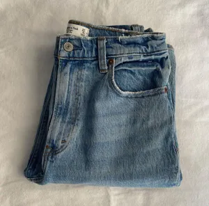 Abercrombie The 90s Straight Ultra high Rise thumbnail 3