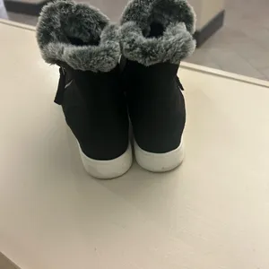 Boots Soda Black Fur-Lined Winter Boots size 8 no flaws!! thumbnail 6
