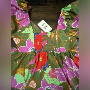 Entro Women’s Vivian V-Neck Bubble Sleeve Top Medium Floral NWT thumbnail 6