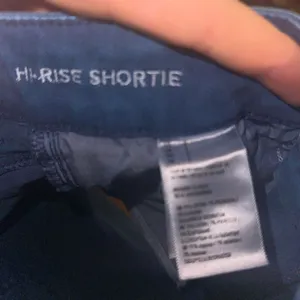American Eagle hi-rise shortie 0 cutoff blue shorts thumbnail 2