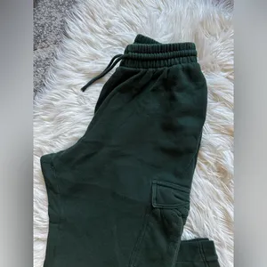 Old Navy SoComfy cargo sweatpants thumbnail 3