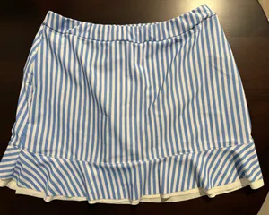 Two piece tankini. Brand new, never worn. Bought from Modlily, returns are terrible. My loss, your gain. thumbnail 4
