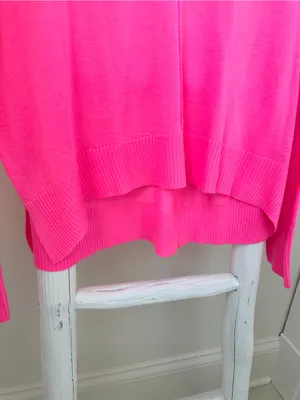 J & J Dropped Shoulder Neon Pink V-Lightweight V-Neck Sweater Size Medium thumbnail 5