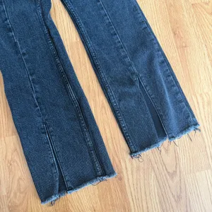 Abercrombie and Fitch Curve Love The Skinny High Rise Split Hem Jeans Size 28 thumbnail 5