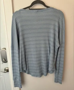 • Billabong • Women’s Anyday Henley Top Size Small thumbnail 2