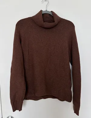 Turtleneck thumbnail 1