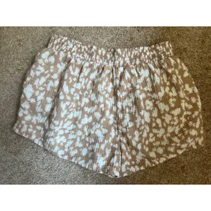 Womens Tan & White Gauze Shorts‎ Smocked Waist Casual Size XL thumbnail 2