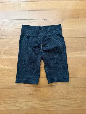 Gymshark Adapt Animal Seamless Cycling Bike Shorts 9” Inseam Women’s Size L thumbnail 2