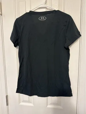 Under Armour Women's Black HeatGear V-Neck Athletic Shirt Medium thumbnail 4