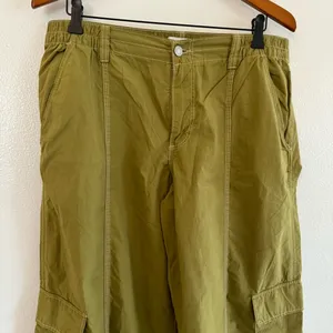parachute women’s olive green cargo pants thumbnail 3