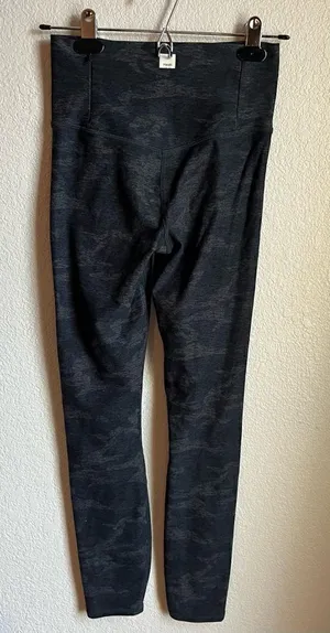 Vuori Gray Navy Camo Legging thumbnail 1